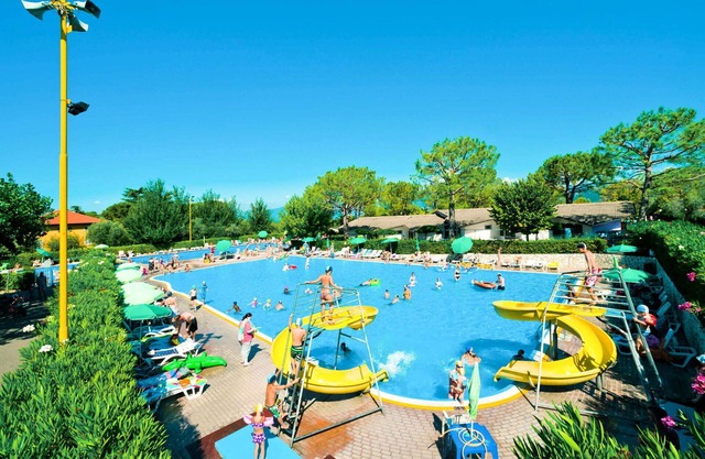 Nice apartment in villa for 5 people with pool, WIFI, A/C, terrace and parking