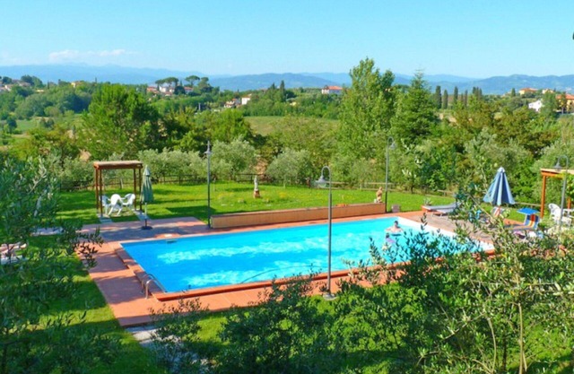 Nice apartment in villa for 2 people with WIFI, pool, A/C, pets allowed and parking