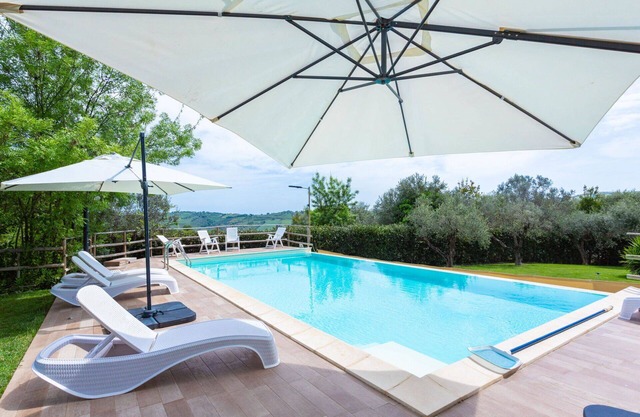Nice apartment in villa for 6 guests with pool, WIFI, TV, terrace and parking