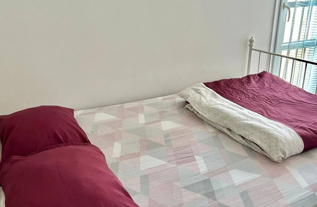 Nice apartment, Paris, metro 4