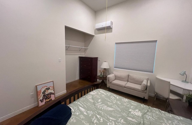 Nice bedroom with shared bathroom in a three bedroom house, other 2 rooms rented