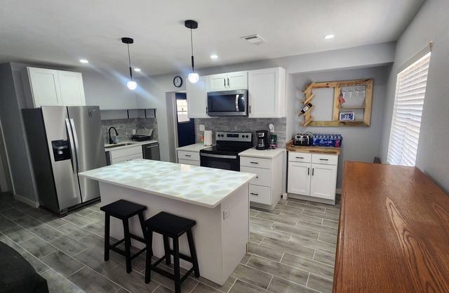 Nice center place, 09 mins to the beautiful Gulf of Mexico Beaches.Pet friendly!