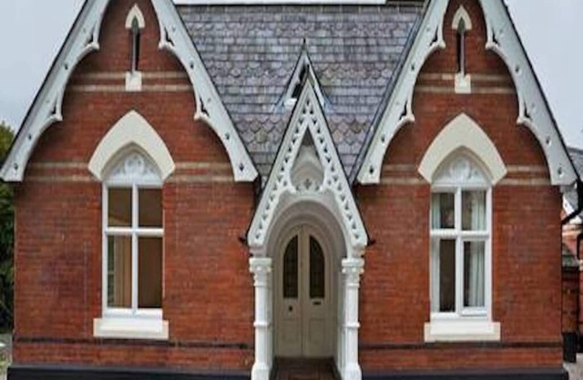 Nice double room and bathroom with own door access