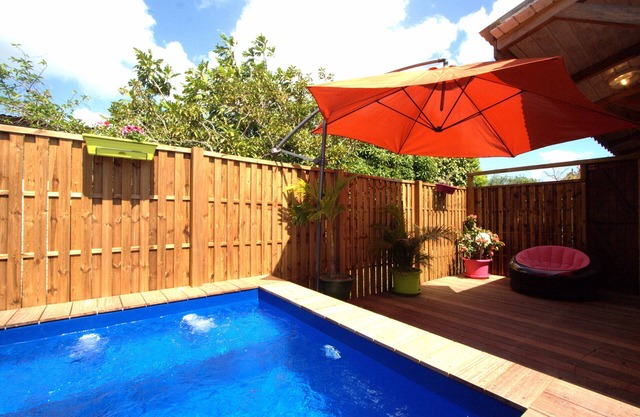 Nice F2 with terrace and private pool