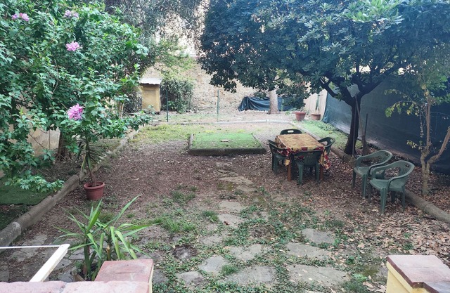 Nice flat in the Lungarno, at the foot of Piazzale Michelangelo.