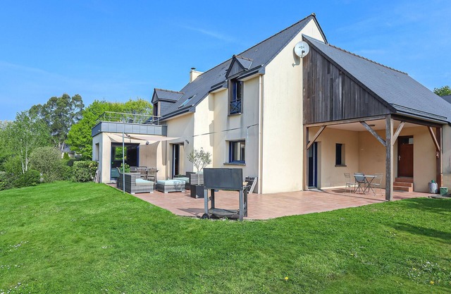Nice home in Montreuil-Sous-Pérouse