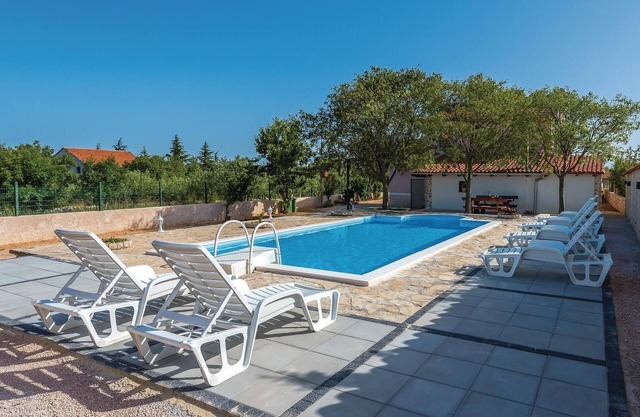 Nice home in Cista Velika with WiFi