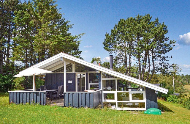Nice home in Ebeltoft with WiFi
