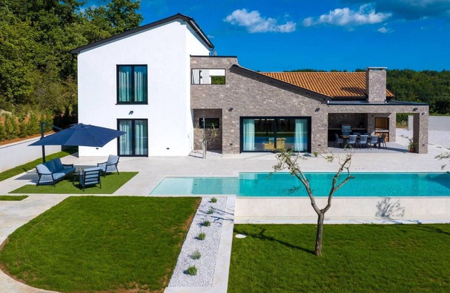 Nice home in Gracisce