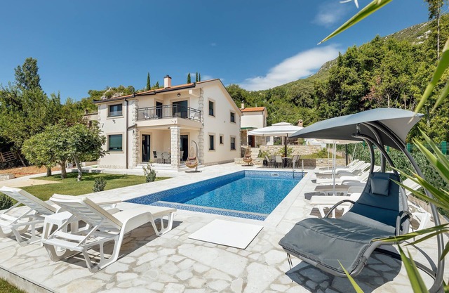 Nice home in Igalo with house sea view