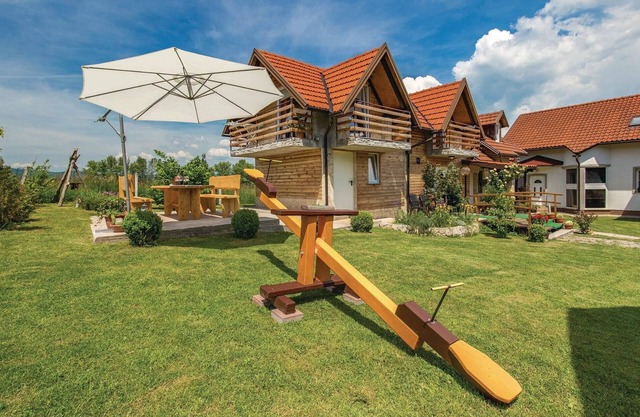 Nice home in Licko Lesce with WiFi