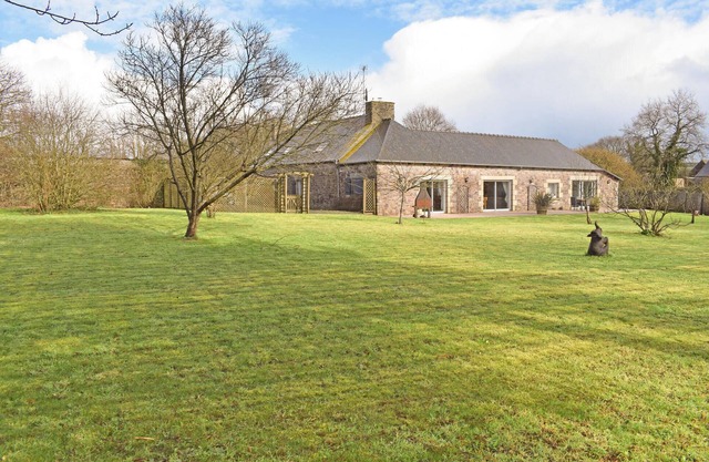 Nice home in Plehedel
