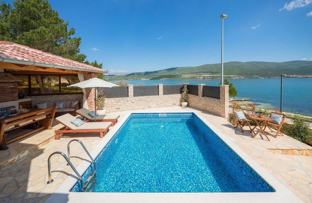 Nice home in Pridraga