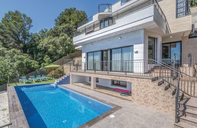 Nice home in Santa Susanna with kitchen