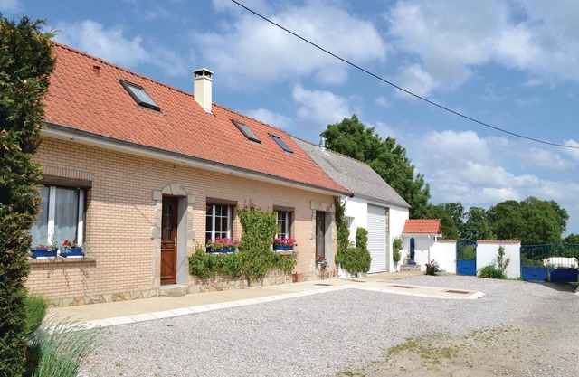Nice home in Senlecques with kitchen