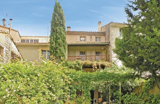 Nice home in St Didier with kitchen