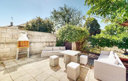 Nice Home In Terres-De-Haute-Charen