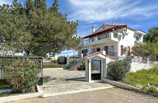 Nice home in Theologos with Wi-Fi