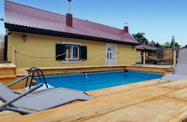 Nice home in Zuta Lokva with WiFi