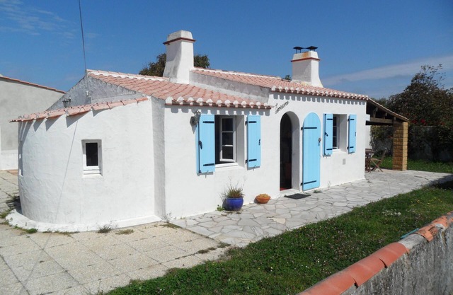 Nice house 400m from the beach parking and internet nearby shops