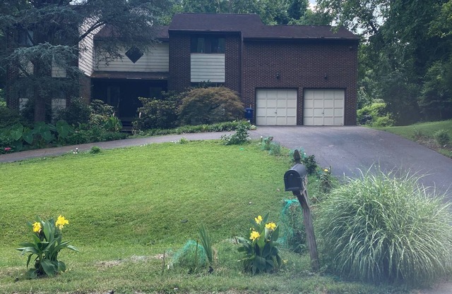 Nice renovated 2-bedroom apartment with AC in Bethesda