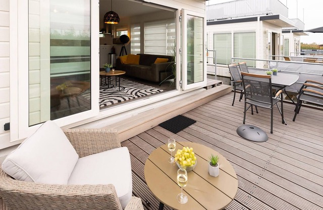 Nice Ship/boat in Aalsmeer With 2 Bedrooms and Wifi