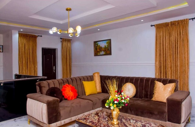 Nice spacious 3bedroom located in an area closer to the Airport and amenities. b