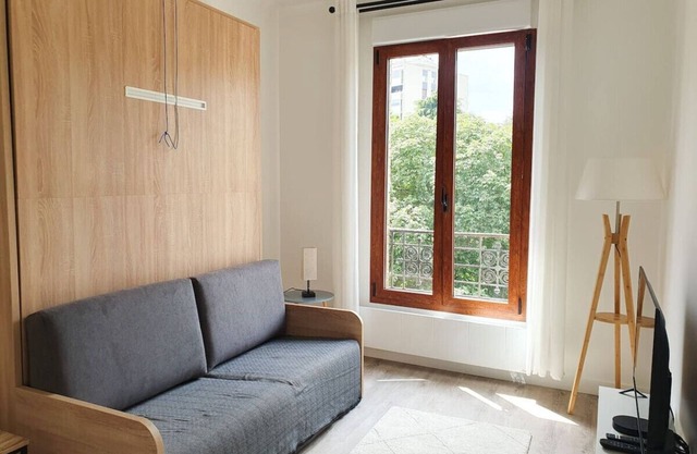Nice studio in the city center 20 minutes from Paris