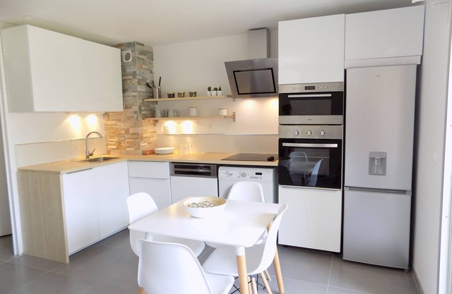 Nice T2 with Pool and Tennis