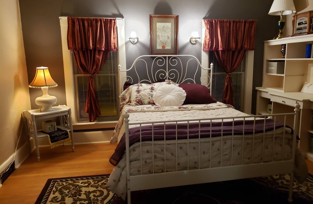 Nice upper flat large bedroom.