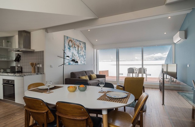 Nice view of Lisbon/Tagus - Enjoy a sunny terrace. Free WIFI!