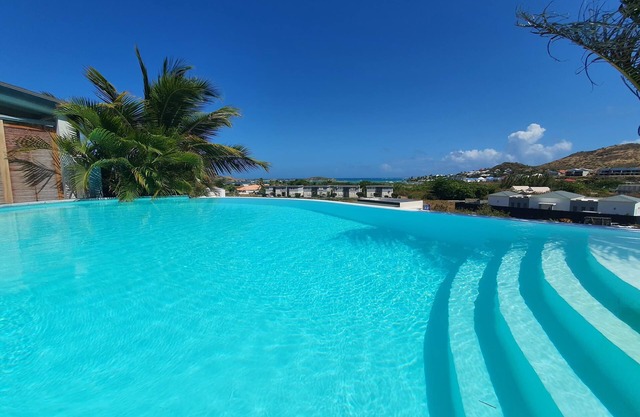 NICE VILLA FULL OF LUXURY, WITH PRIVATE POOL A FEW METERS FROM PINEL ISLET