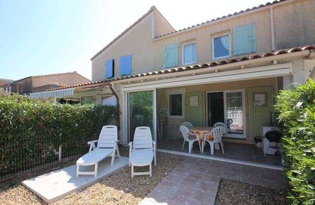 Nice villa with 2 Bedrooms for 4 people, wintergarden, view on natural reserve, at only 900 m.