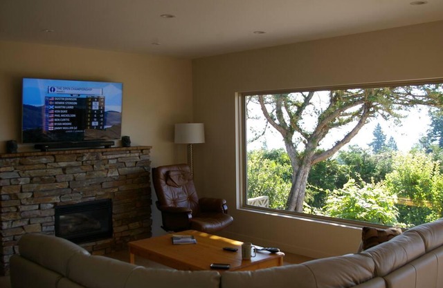 Nicely Renovated Home with Panoramic View of Okanagan Lake