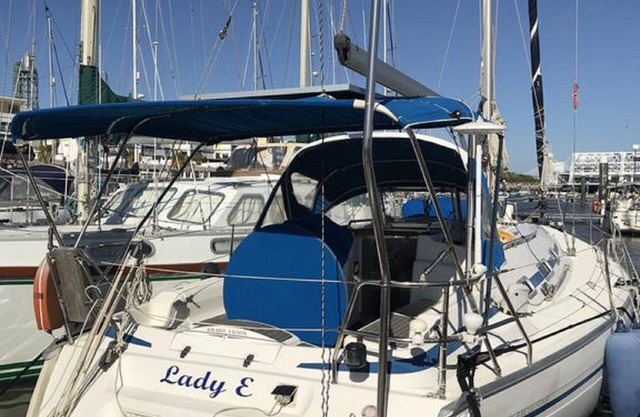 Night on board a sailboat + 1 hour tour offer