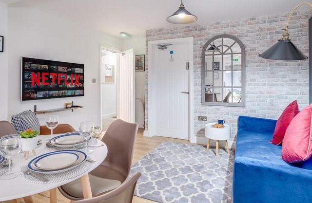Night Stay - Alpha House