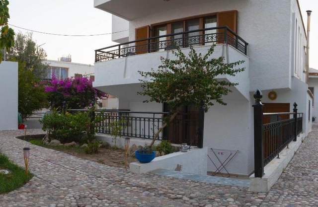 Nikoli country House