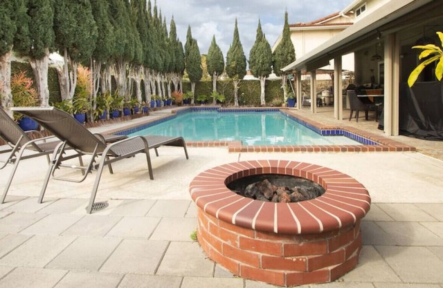 Nimbus · Spacious 4BR- POOL-Disney, Convention, Beaches