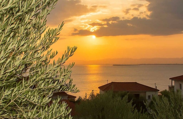 Nina's Villa, Cosy Seaview Retreat
