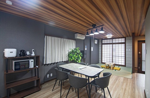 Nishinaka House | 12 minutes to Umeda | Accommodates up to 13 people | Both Japanesestyle and Weste - Nishinaka HOUSE/Osaka Ōsaka