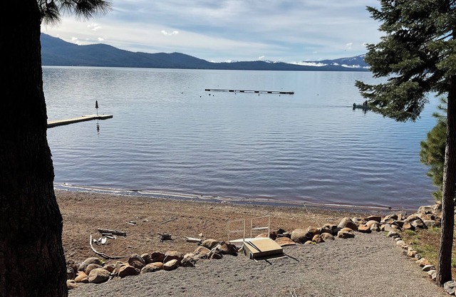 nLAKEFRONT OASIS with Private Dock and Buoy!