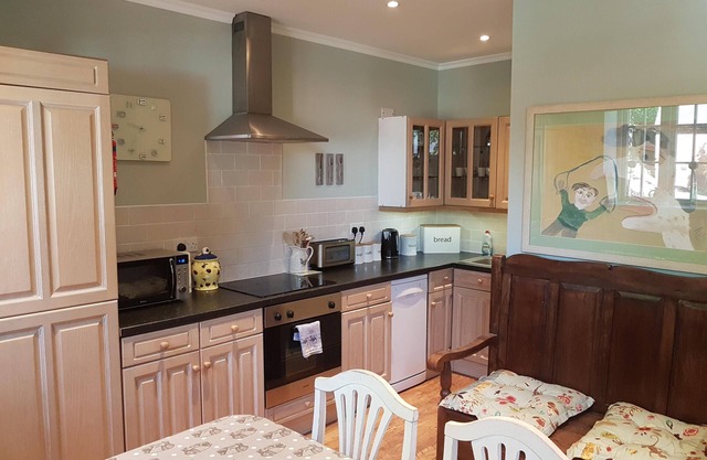 No.1 Meynell Mews king/twin room