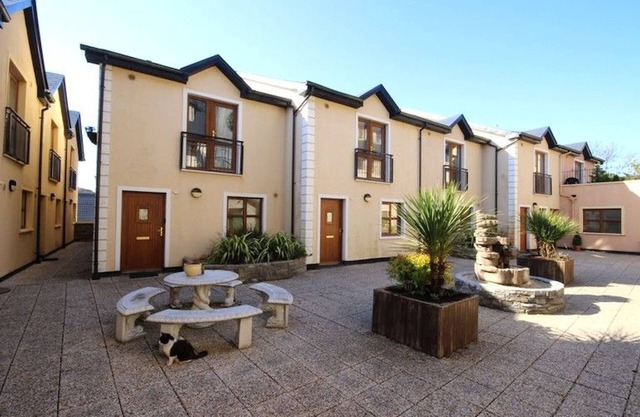 No 2 Clifden Court luxurious 2 bedroom townhouse