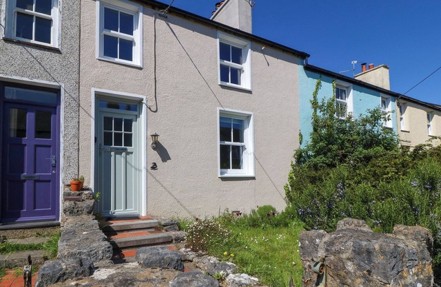 NO.2 COEDWIG TERRACE, pet friendly, with open fire in Penmon