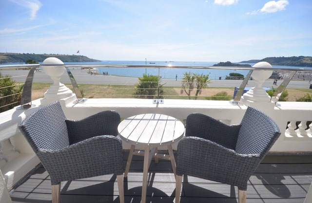 No 4 1 Elliot Terrace Luxury large designer apartment with stunning sea views over Hoe and Plymouth