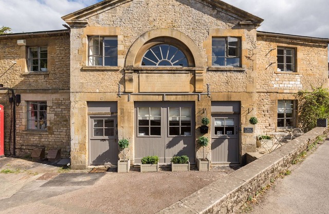 NO.4 THE OLD COACH HOUSE, family friendly, with a garden in Blockley