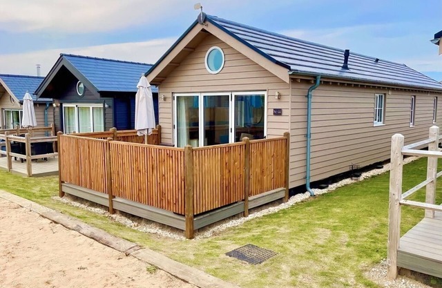 No.44 Beach House - 5min walk to the Beach!