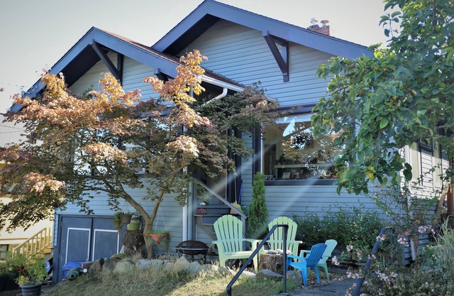 No Car Needed! Cozy Beacon Hill Apt by Light Rail, Stadiums, Downtown