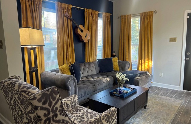 NO clean up FEES or CHORES at this Jazzy Memphis Downtown Home