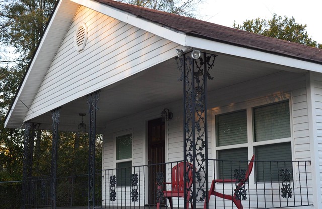 No cleaning fees! Small Town Living With Modern Luxuries